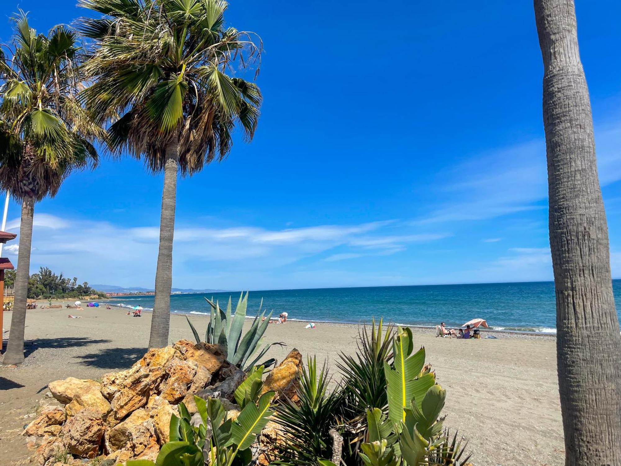 Modern Apartment With Terrace - 2 Min From The Beach Estepona Zewnętrze zdjęcie
