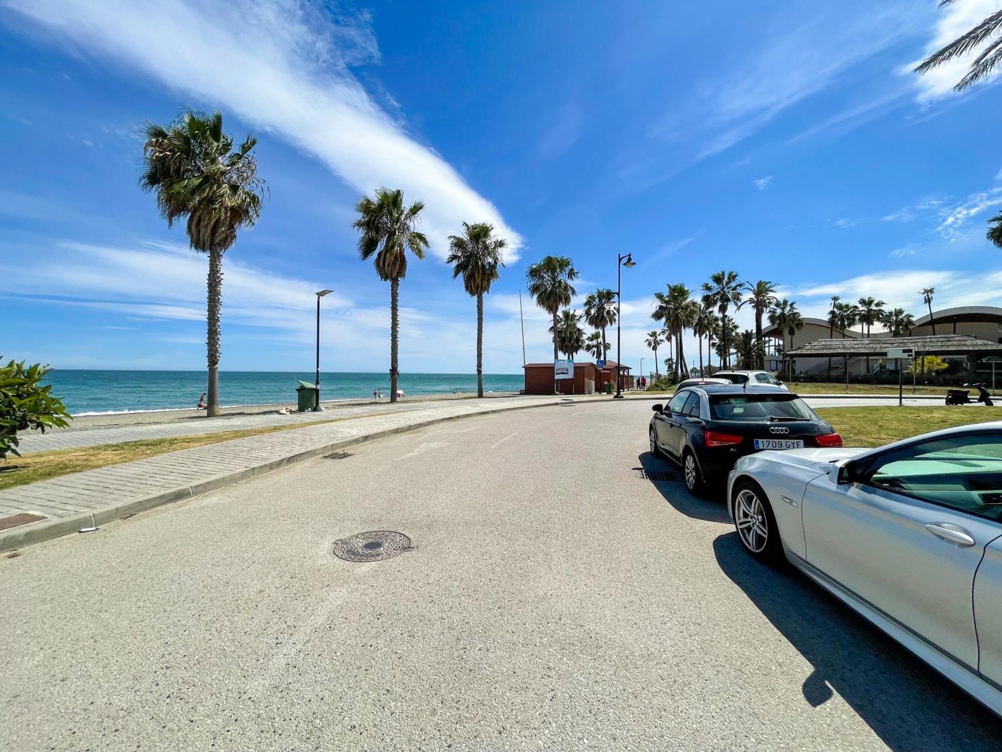 Modern Apartment With Terrace - 2 Min From The Beach Estepona Zewnętrze zdjęcie