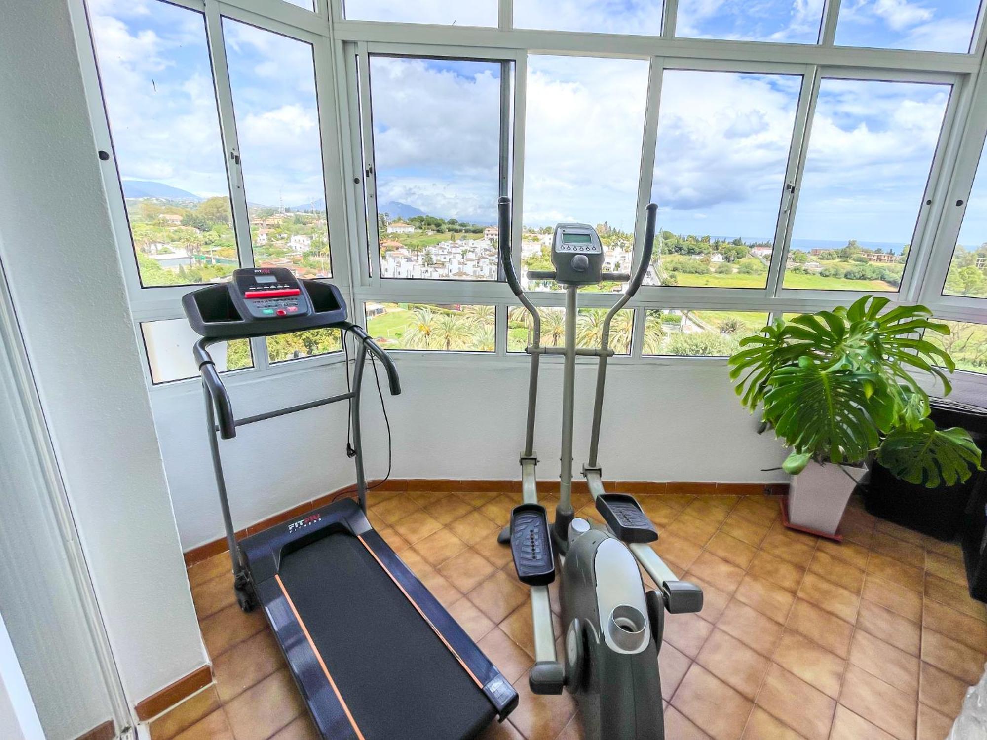 Modern Apartment With Terrace - 2 Min From The Beach Estepona Zewnętrze zdjęcie
